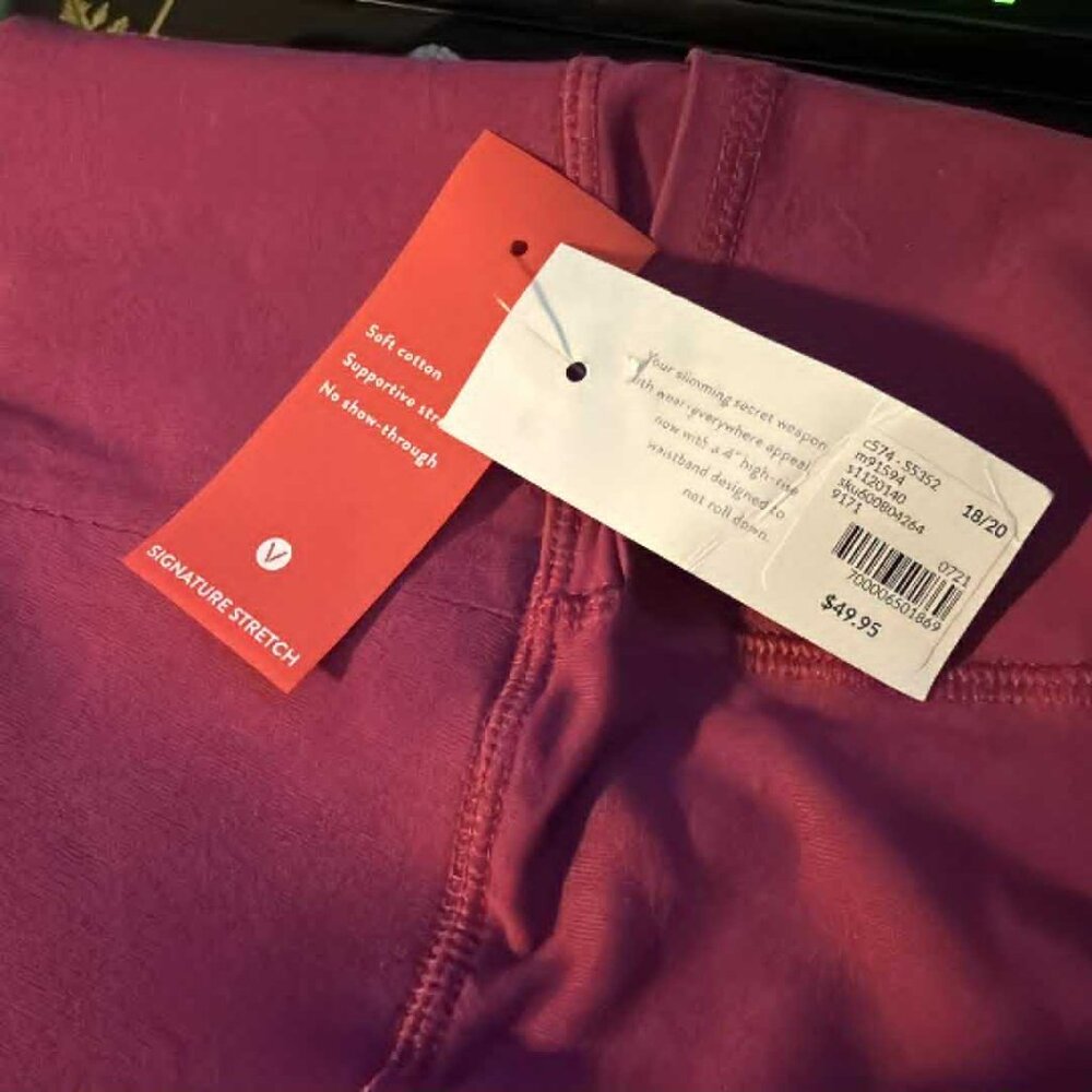 LIVI High-Rise Signature Stretch Capri Legging - Strappy Hem NEW W/tags